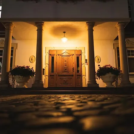 I Goscinne Salon Z Kominkiem Dworek Niespodzianka Z Duzym Ogrodem *